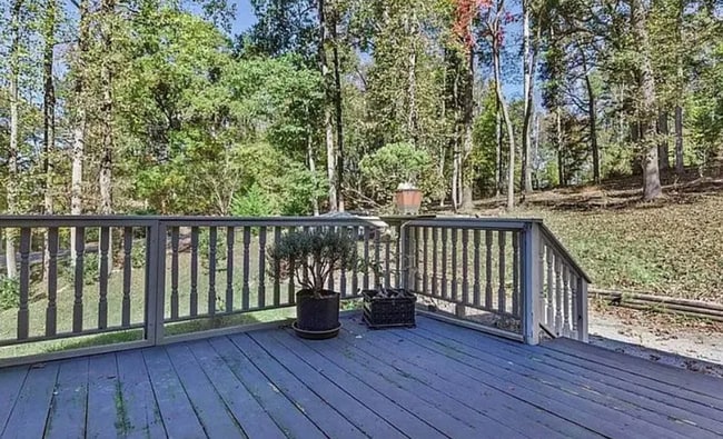 Building Photo - Beautiful and Spacious! Upgraded Multi-lev...