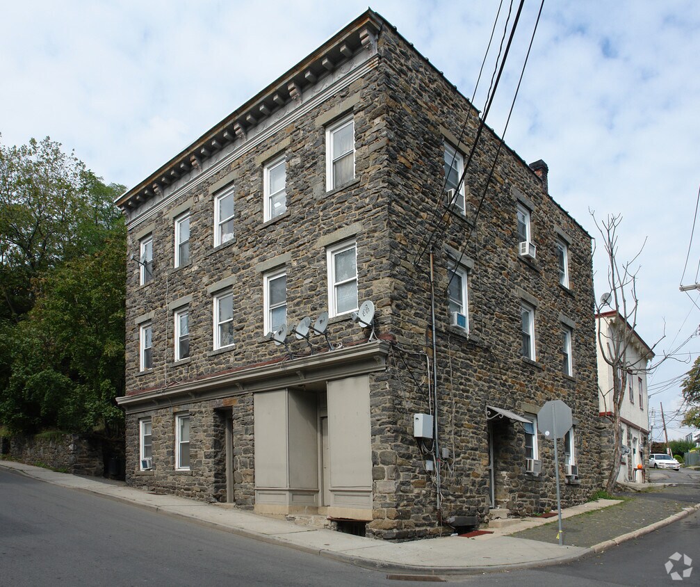 Foto del edificio - 27 Fox Island Rd