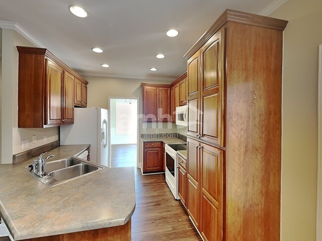 Foto del edificio - 2404 Adelaide Dr