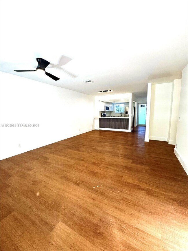 Building Photo - 1460 SW 24th Ct