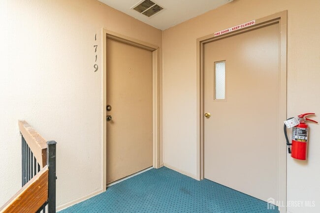 Building Photo - 1719 Raspberry Ct
