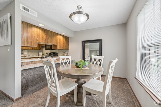 Model 2BR, 1.5BA - 975SF - Dining Room - Willow Glen South