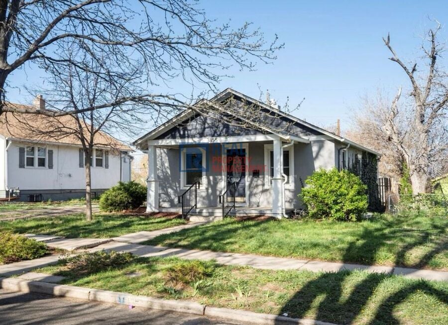 Primary Photo - 3855 Cook St