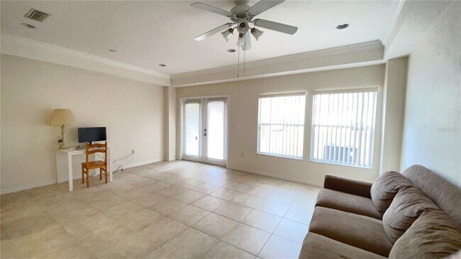 Foto del edificio - 532 NW 39th Rd