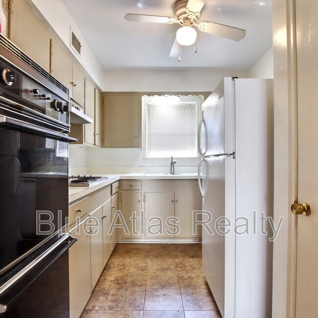 Photo - 3903 Hawthorne Ave Apartment