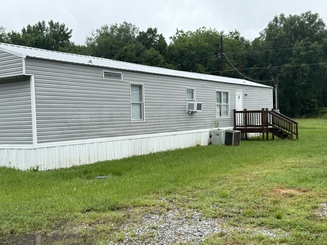 Building Photo - 2704 Valley Rd