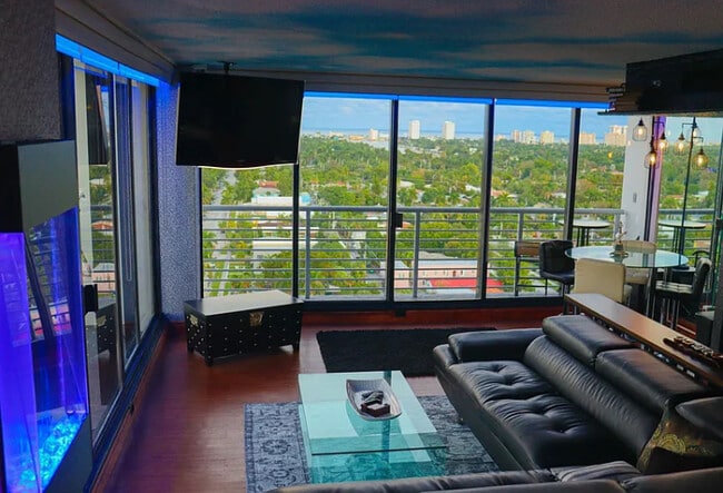 Foto del edificio - 1720 Harrison St