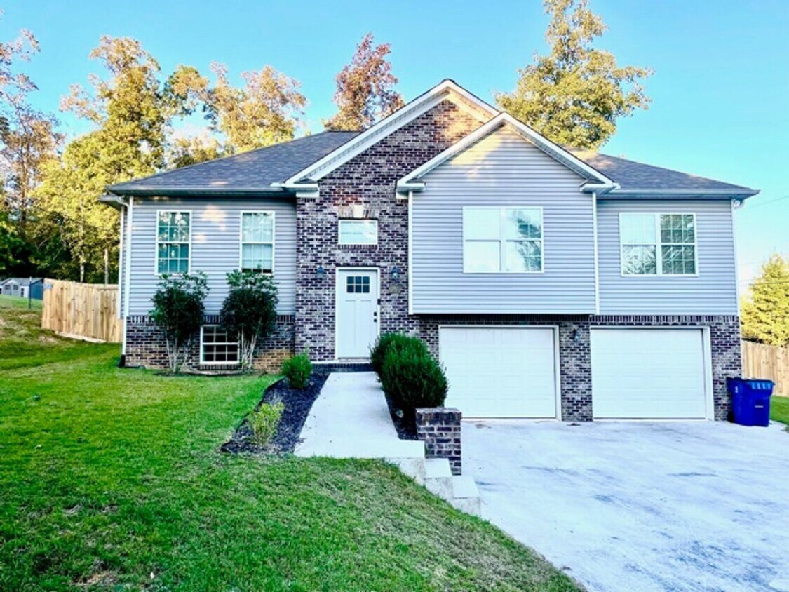 Primary Photo - 3 br, 2 bath House - 647 Deans Ferry Road