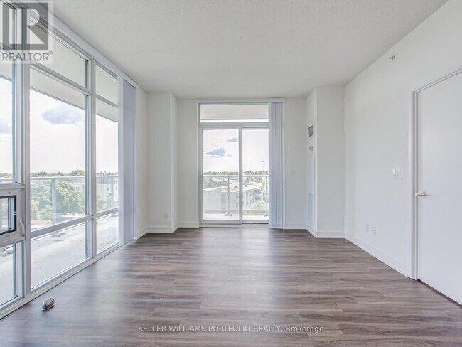 Photo du bâtiment - 621 Sheppard Ave E