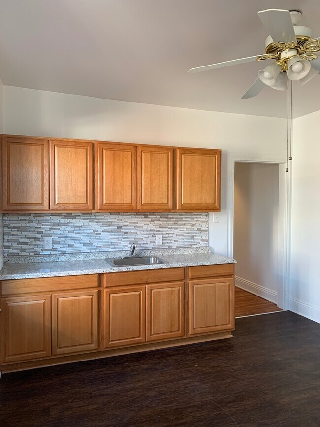 Foto del edificio - Spacious 3 bedroom in the East End of York...