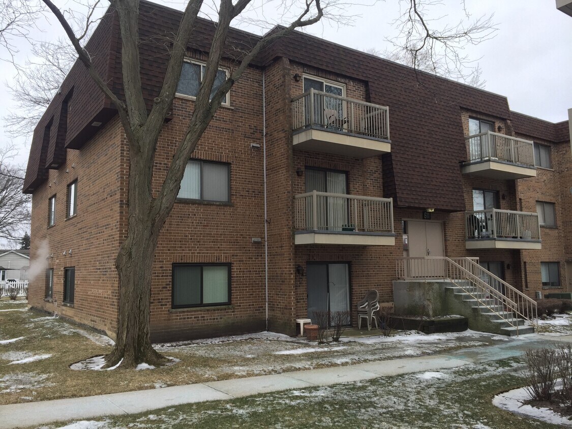 611 W Central Rd Unit C5, Mount Prospect, IL 60056 Condo for Rent in
