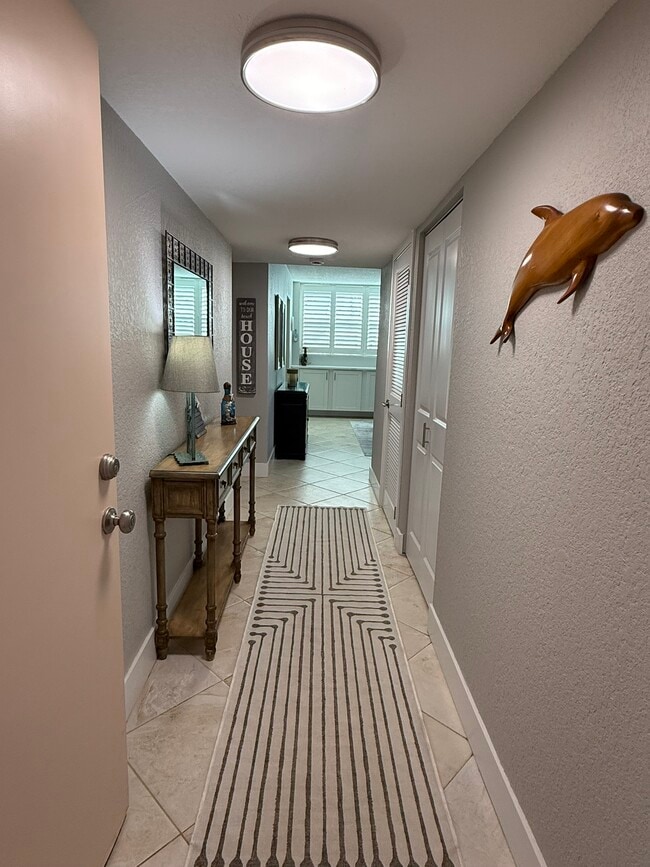 Entry Hallway - 7560 Bay Island Dr S