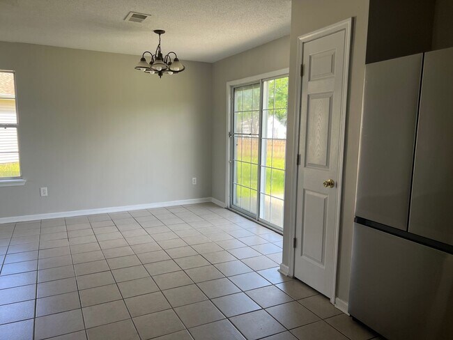 Foto del edificio - 5020 Sandlake Ct