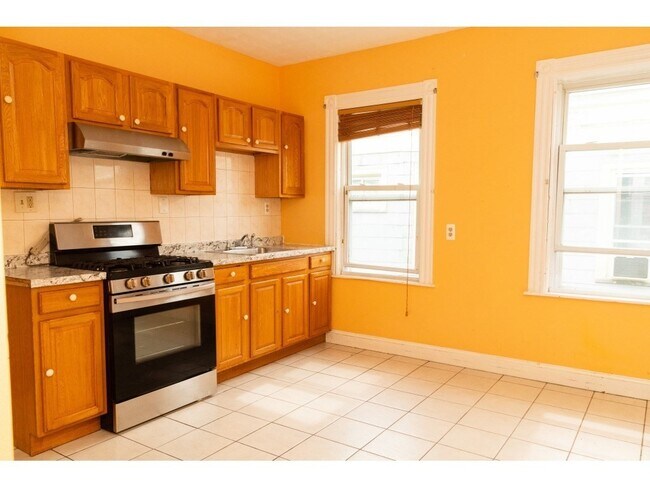 Building Photo - 25 Kenberma Rd