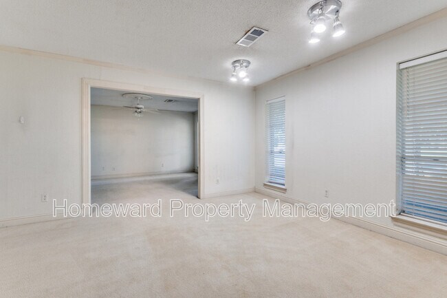 Foto del edificio - 1612 Canyon Oaks Dr