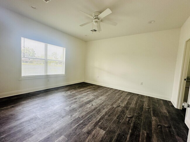 Building Photo - 2306 Timberlane Dr
