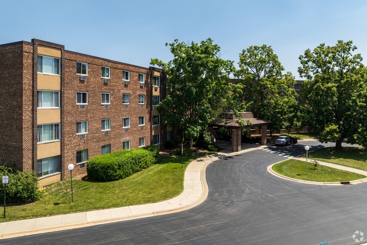 Primary Photo - Moon Lake Village Condominiums