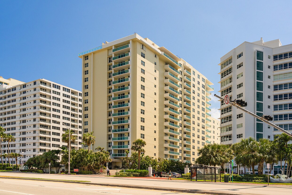 Exterior Building - 5001 Collins Ave