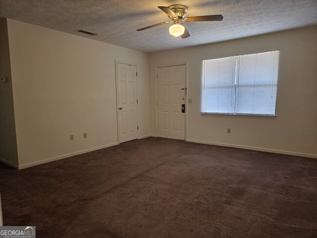 Foto del edificio - 300 Randolph Dr