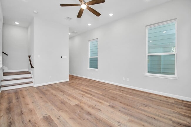 Building Photo - 2349 Hoskins Dr