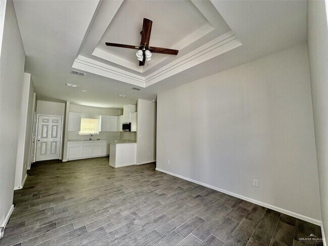 Foto del edificio - 8 W Harrison Ave
