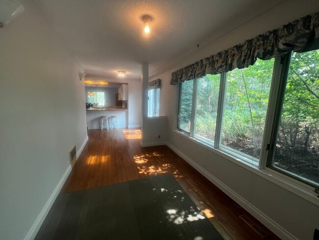 Building Photo - 10824-10102 102 St