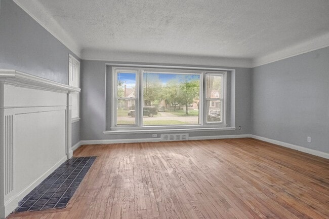 Building Photo - 19356 Westmoreland- 3 BED & 1.5 BATH FOR RENT