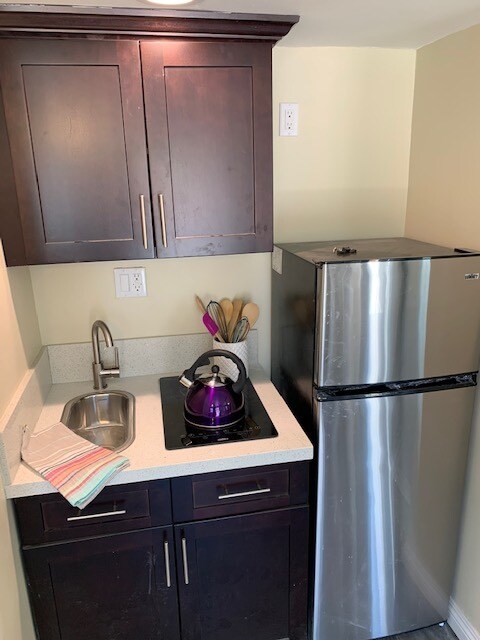 Kitchen - 629 Prescott St