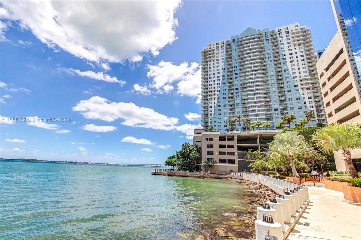 Foto principal - 1111 Brickell Bay Dr