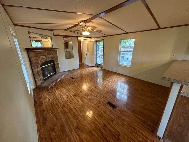 Foto del edificio - Spacious two bedroom, two bath single wide.