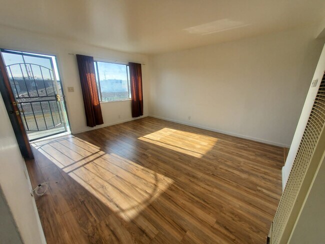 Building Photo - 2122 Barrett Ave