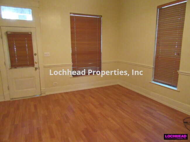 Building Photo - ADORABLE TWO BEDROOM HOME IN THE HEART OF ...