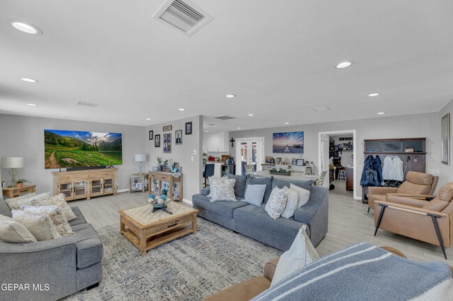 Building Photo - 9913 Album Ave