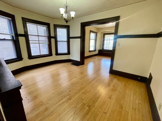 Building Photo - 2570 N Murray Ave