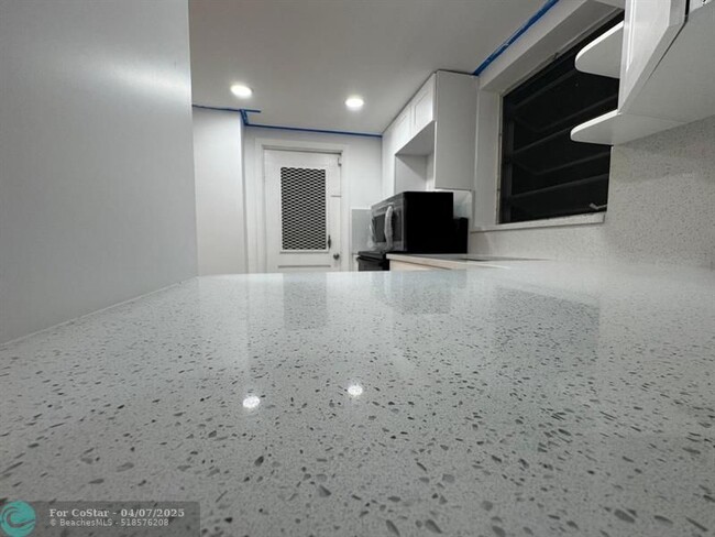 Building Photo - 5800 Margate Blvd