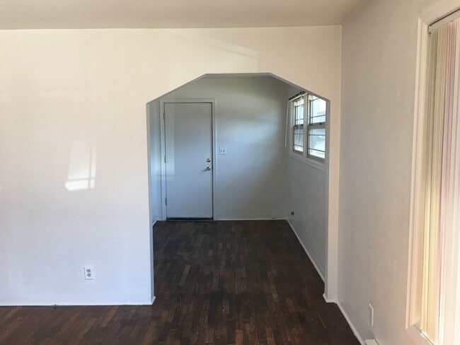 Photo - 1850-1852 Pearl Apartment