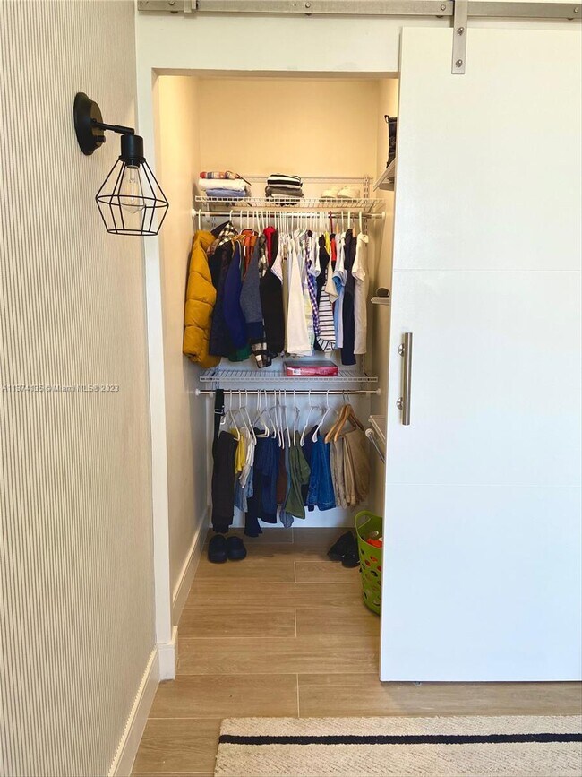 Building Photo - 151 Crandon Blvd