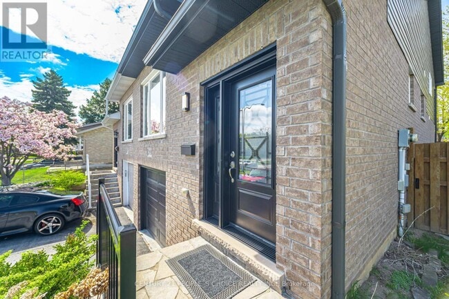 Building Photo - 2951 Salerno Crescent