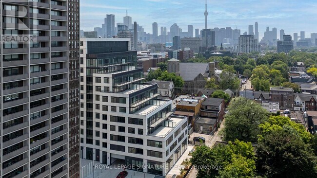 Photo du bâtiment - 664 Spadina Ave.