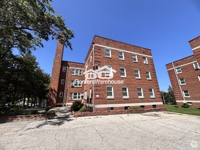 Building Photo - 4200 Grand Ave