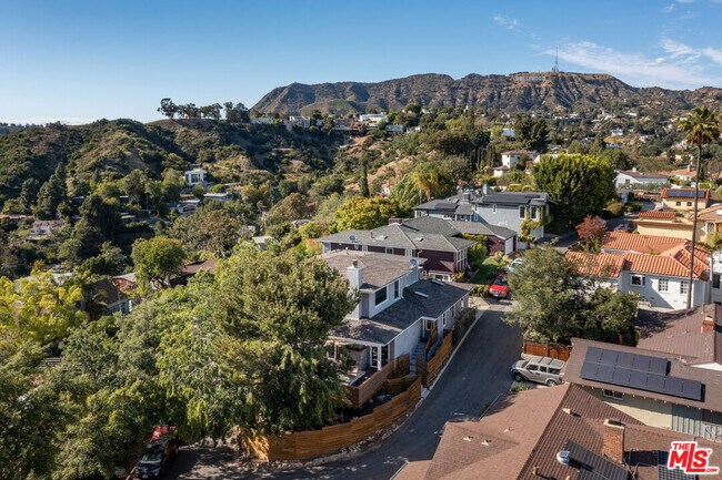 Foto del edificio - 2421 Creston Way