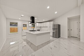 Building Photo - 11434 Sharpview Dr