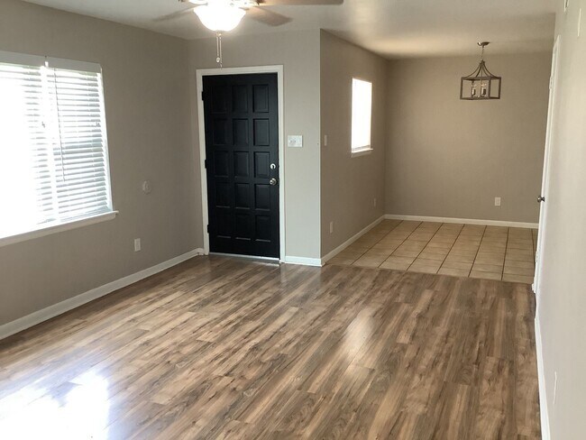 Building Photo - 37 Del Norte Dr