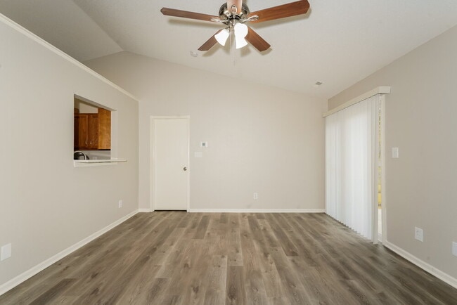 Building Photo - 4038 Knollwood Ave