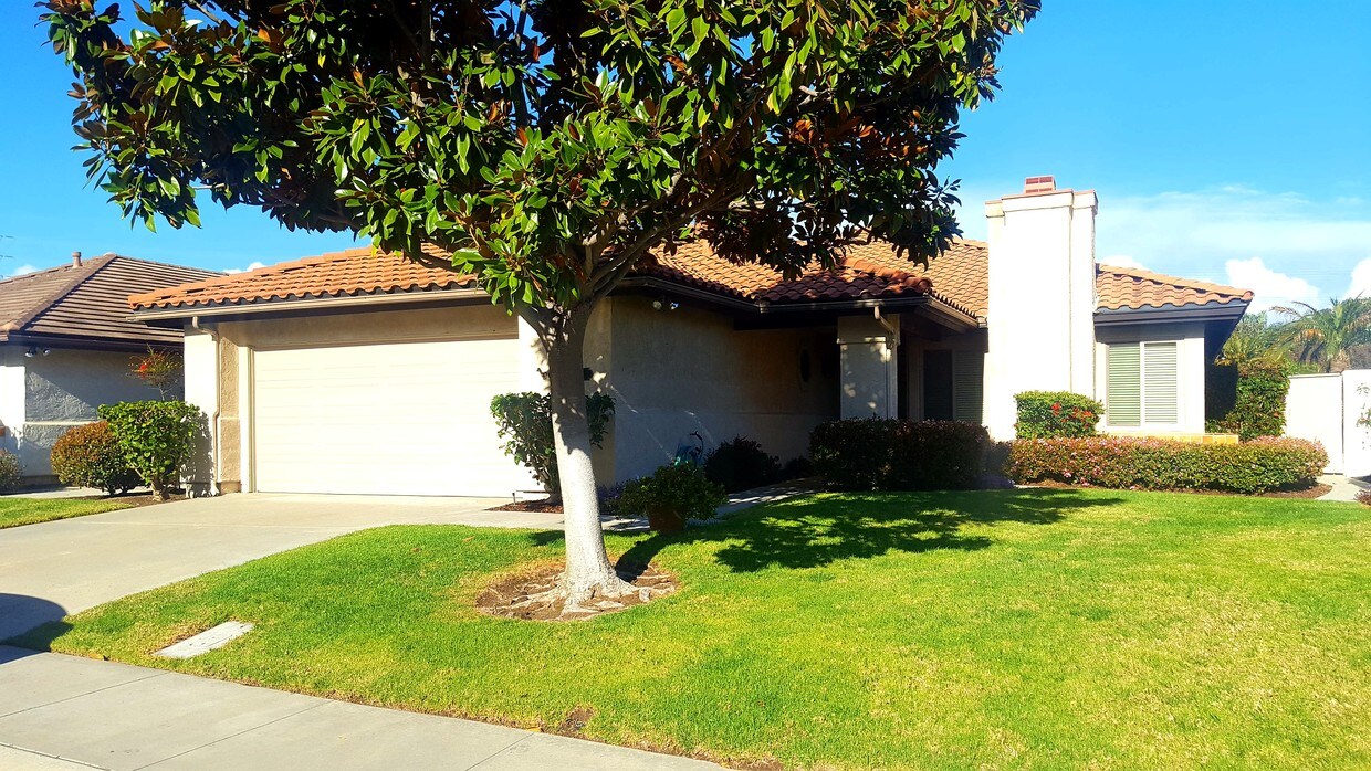 Front - 1258 Ladera Linda