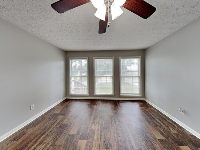 Foto del edificio - 3994 Pinehurst Valley Dr