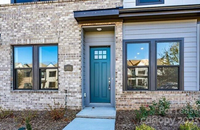 Building Photo - 5935 Ardrey Kell Rd