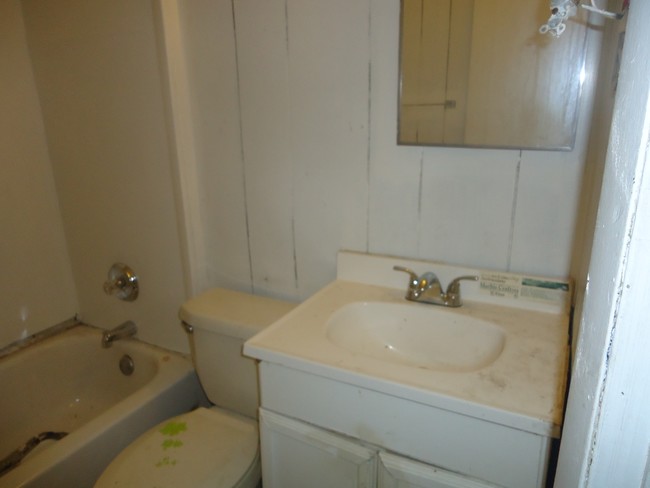 Building Photo - Cash Flow 4 Unit