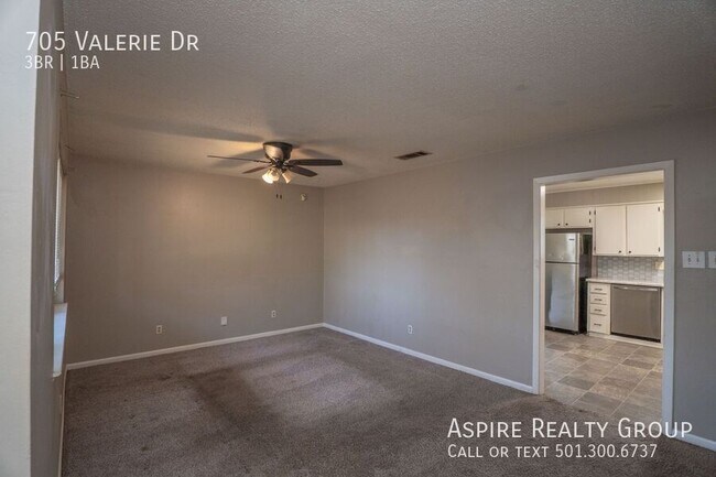 Foto del edificio - 705 Valerie Dr