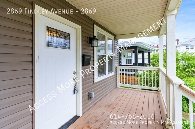 Building Photo - BEAUTIFUL 3 BEDROOM DUPLEX WITH FENCED IN ...